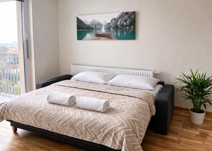 Modern Stylish With Balcony & Free Parking Apartment *