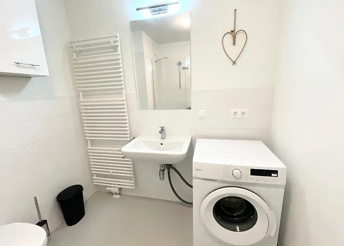 Modern Stylish With Balcony & Free Parking * Vienna