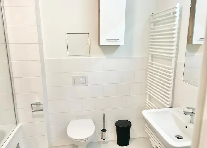 Modern Stylish With Balcony & Free Parking Apartment *