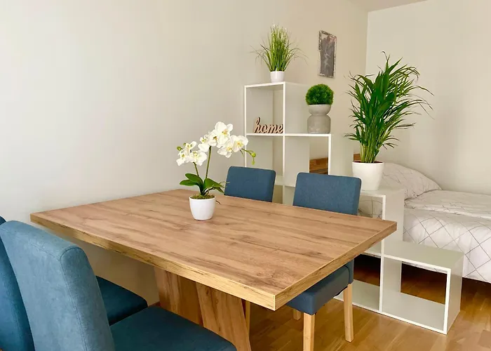 Modern Stylish With Balcony & Free Parking * Vienna