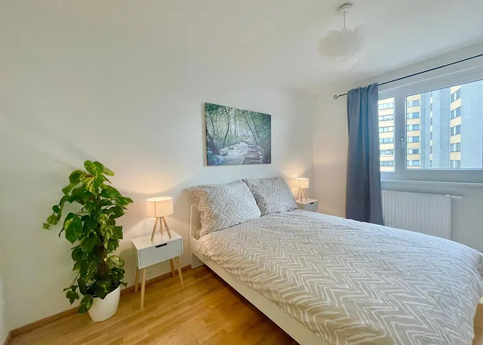 Modern Stylish With Balcony & Free Parking Apartment *